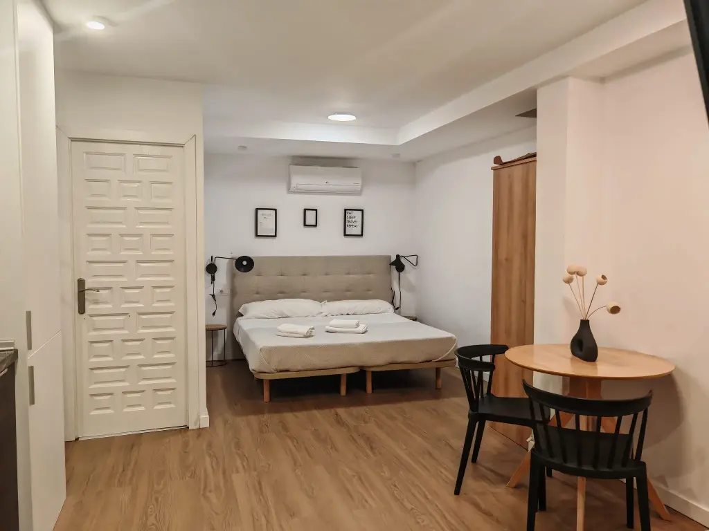 Studio junto a la Plaza de la Reina (La Seu)